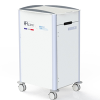 Skápur við náttborðið